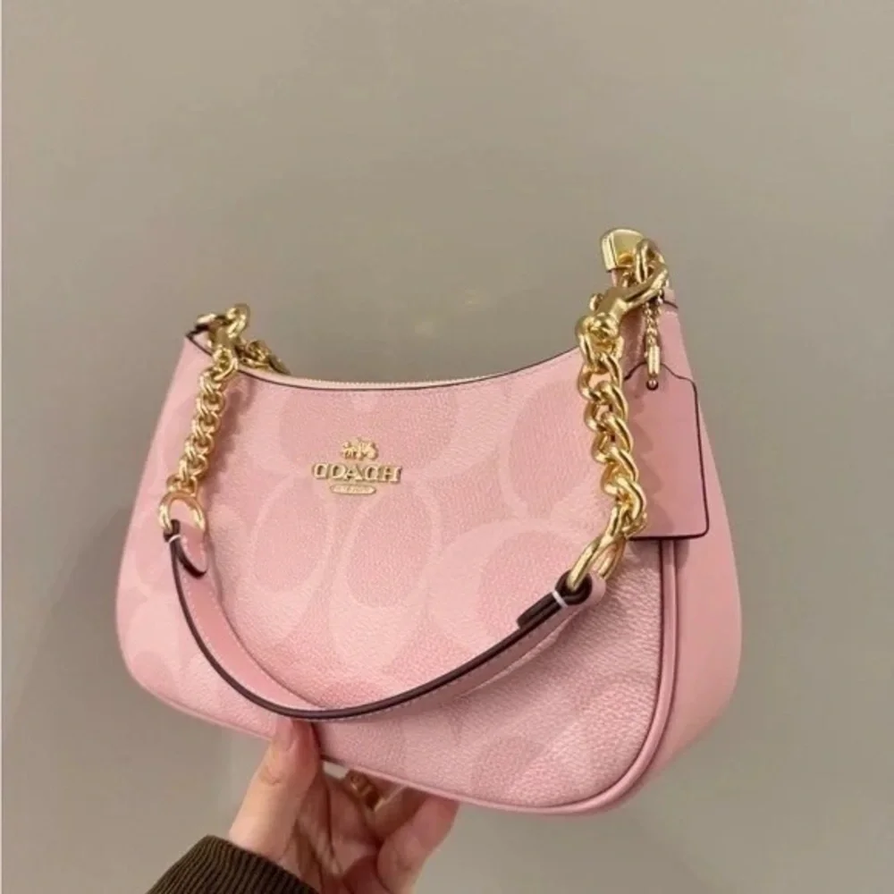 Coach Light Pink Shoulder Bag with Gold Chain - Picture 2 of 6